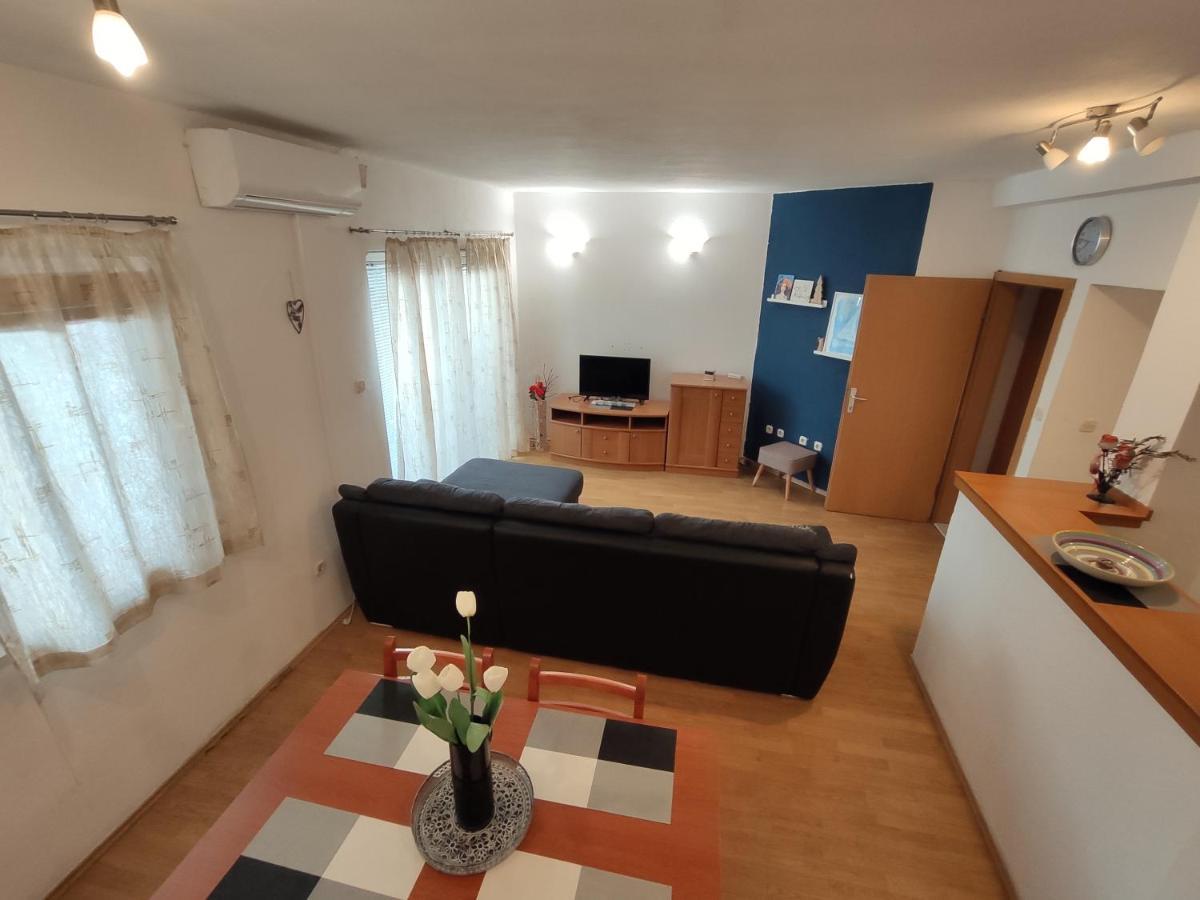 Apartments Jadranka Макарська Екстер'єр фото