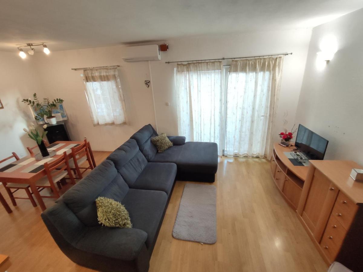 Apartments Jadranka Макарська Екстер'єр фото