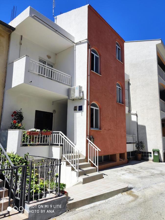 Apartments Jadranka Макарська Екстер'єр фото